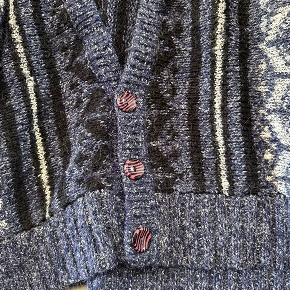 Femuche Men’s 100% Acrylic Cardigan Sweater Size Large Striped Graphic - Picture 3 of 10